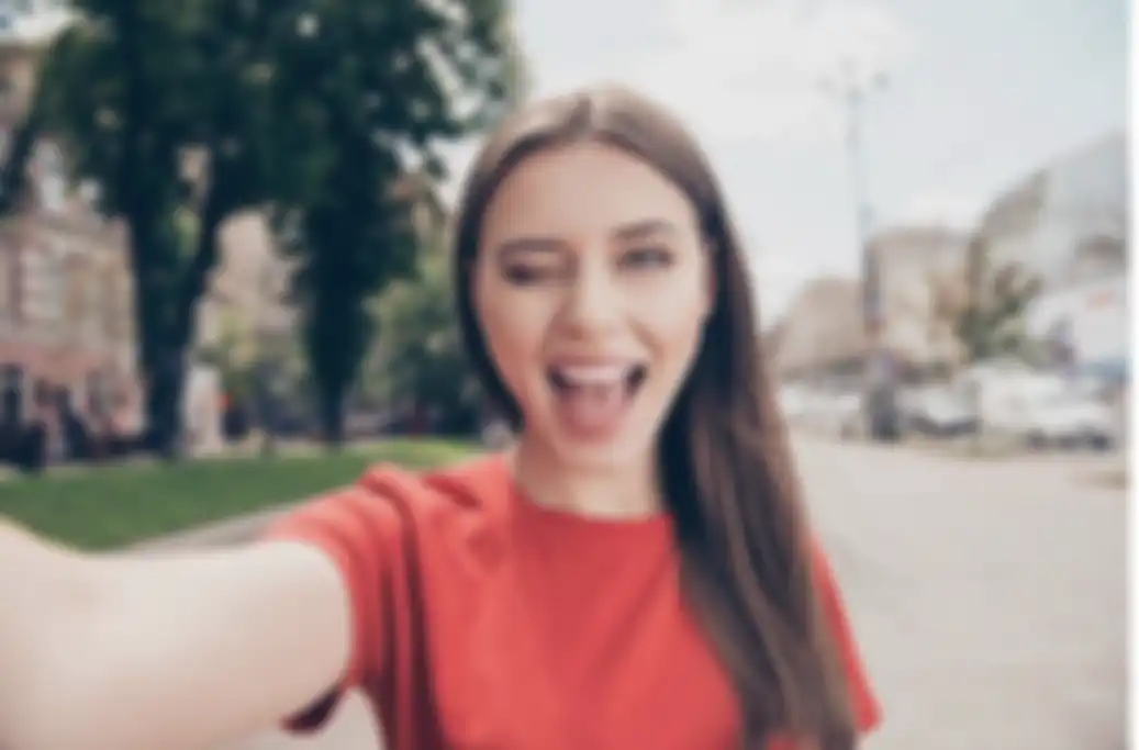 Begini cara foto selfie yang bagus dengan kamera HP. Bekas jerawat bandel di wajah hilang seketika. Si dia auto klepek-klepek. 