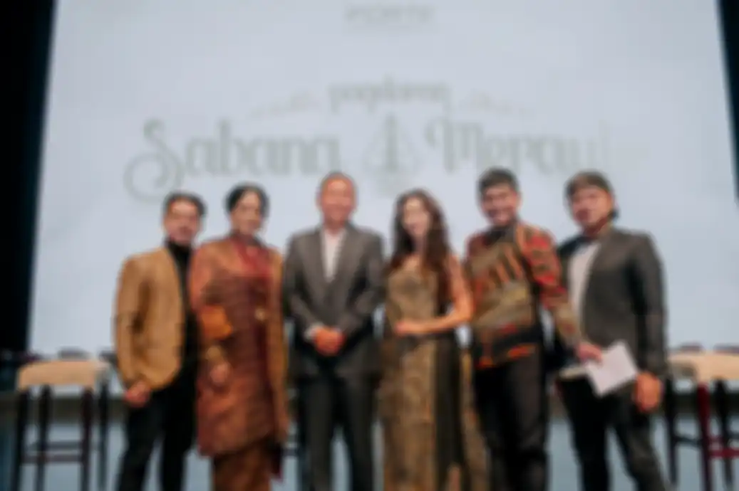 (ki-ka) Sandidhea Cahyo Narpati, Kikan Namara, Ferdinandus Aming Santoso CEO Protelindo Group, Silvi Liswanda Vice President Director of Marketing Sales iForte, Indra Bekti, dan Rusmedi Agus.