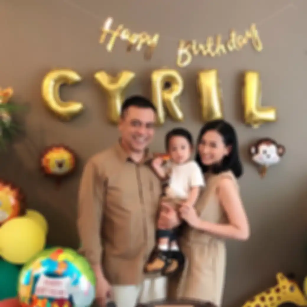 Citra bersama suami dan putranya 