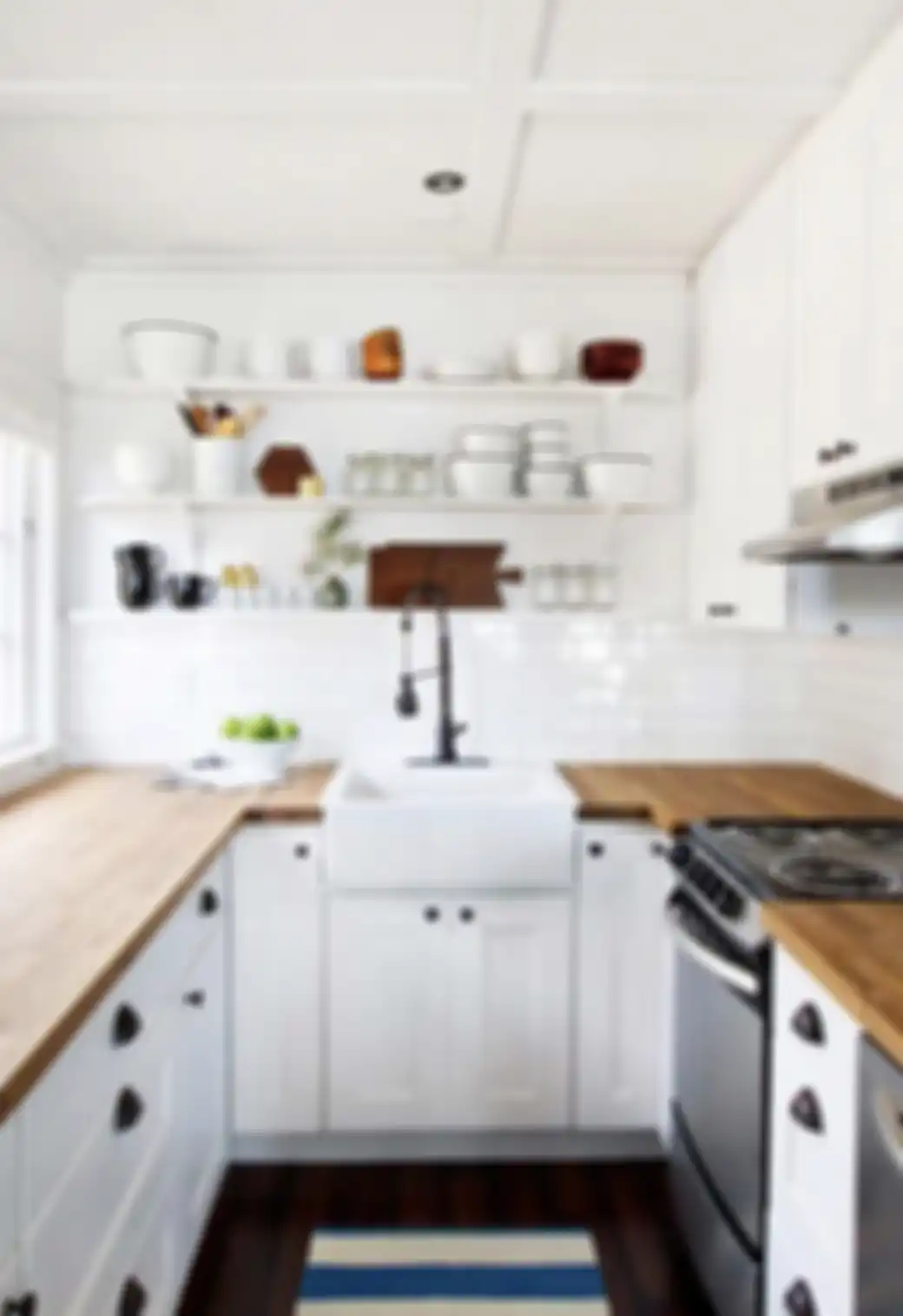 8 desain dapur kecil tapi mewah memikat hati Ibu-ibu pemilik rumah minimalis. Dijamin jadi calon lokasi foto aesthetic para tamu. 