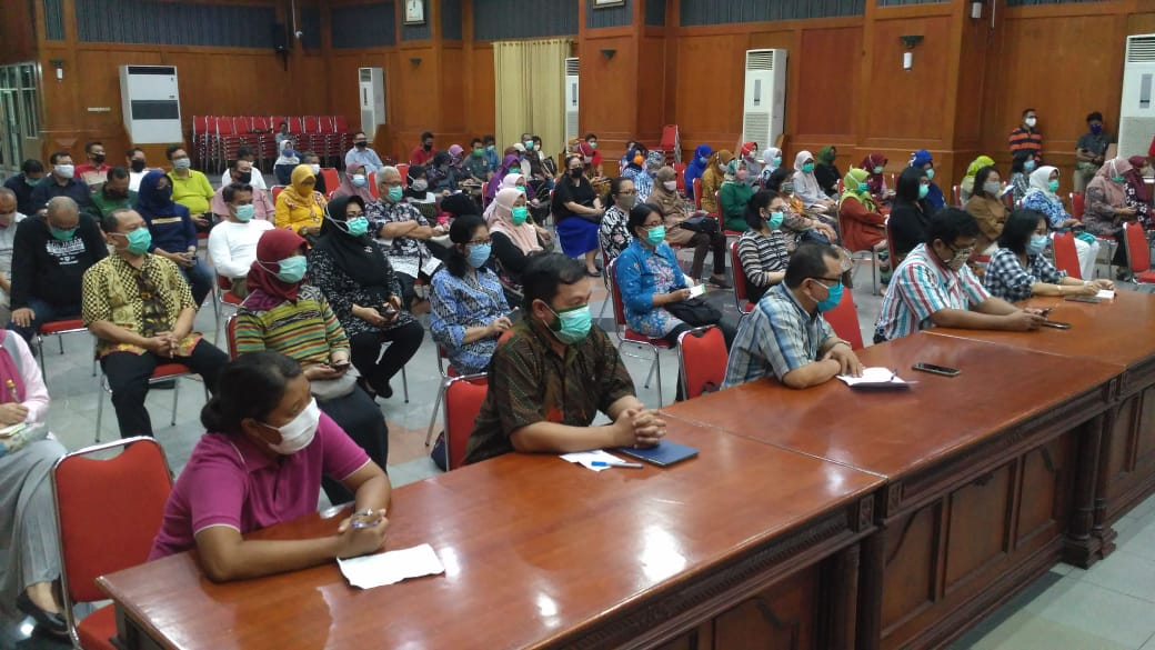 Pemerintah Kota (Pemkot) Surabaya membentuk ‘Kampung Wani Covid-19’ yang tersebar di seluruh RW se-Kota Surabaya 