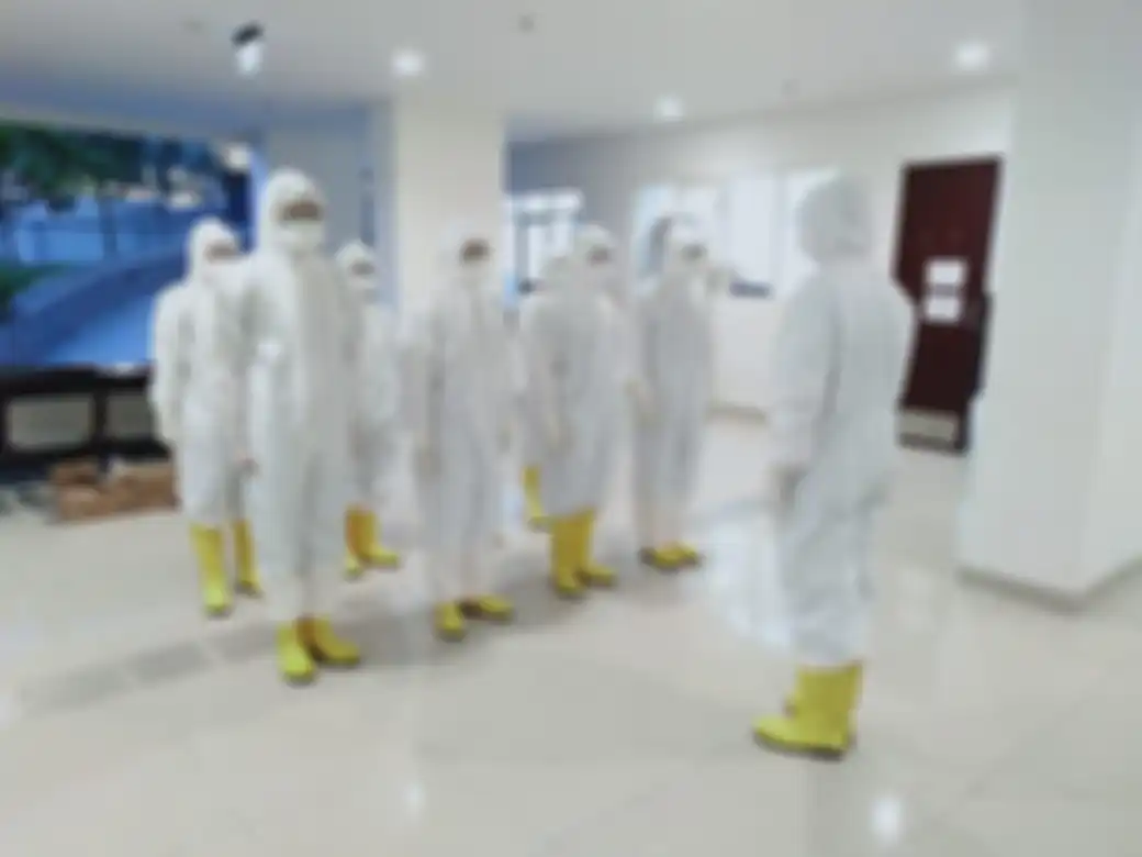 Tenaga Medis RSD Covid-19 Wisma Atlet sedang bersiap untu bertugas.