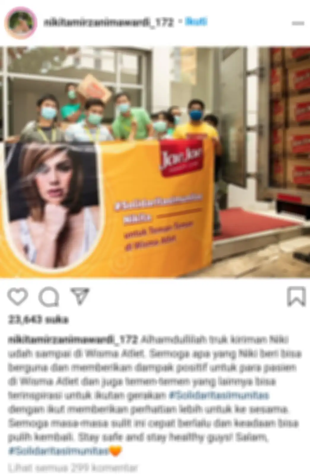 Tergerak untuk membantu, Nikita Mirzani mengirimkan satu truk bantuan.