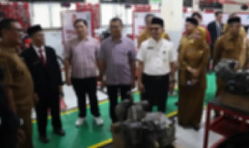 SMK TUK diresmikan telah memenuhi standar teknis dan operasional sesuai dengan kebutuhan Dunia Usaha dan Dunia Industri (DUDI) khususnya otomotif roda dua. 