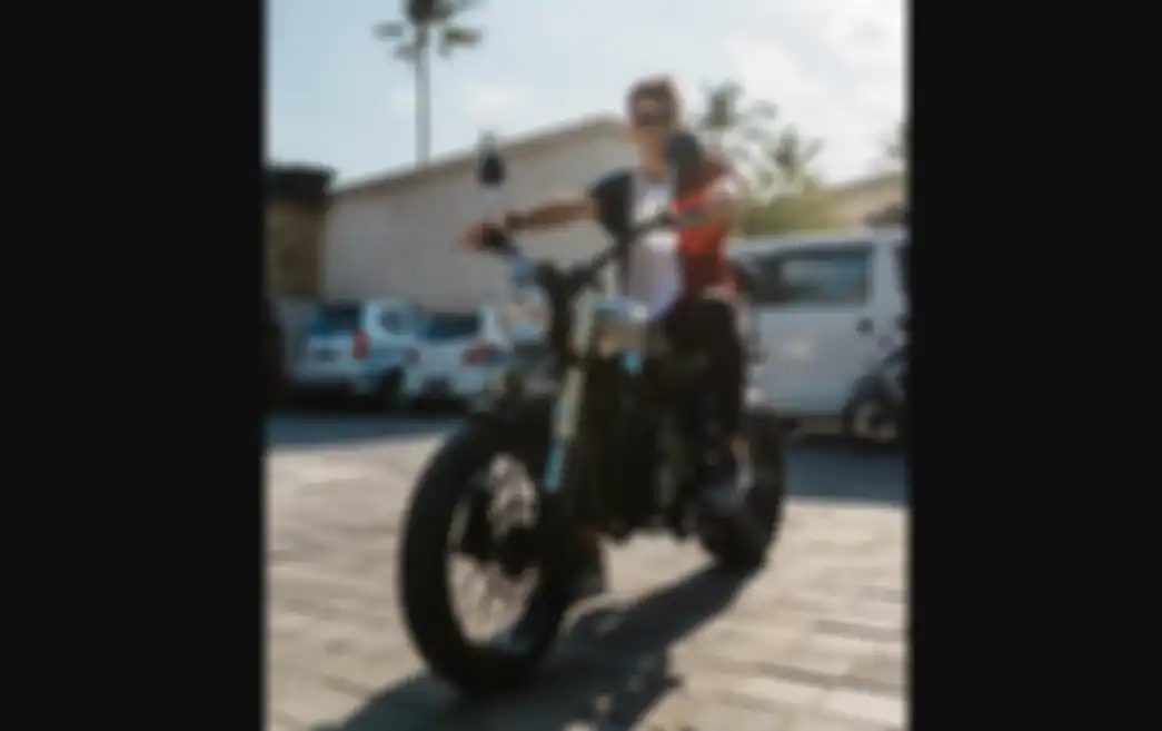 Charles Leclerc membeli motor kustom di Bali saat liburannya di Indonesia tahun 2018 lalu. 