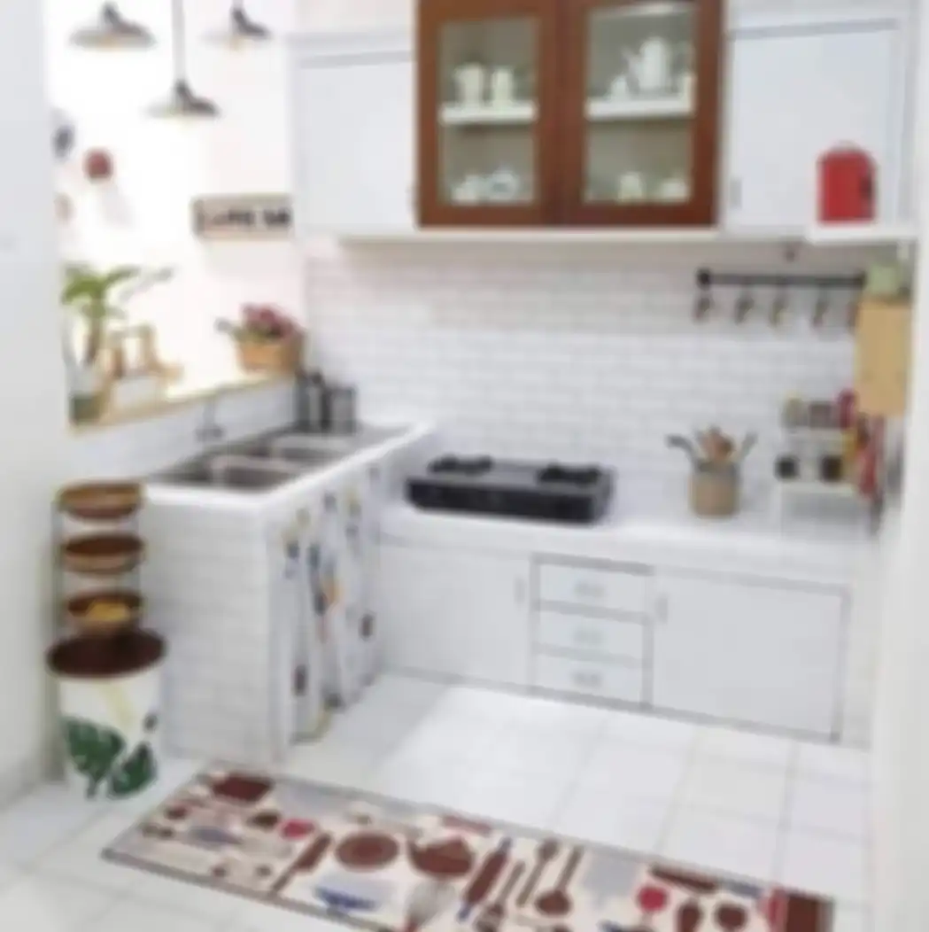 Pemilik rumah minimalis bisa adposi desain dapur sempit model unik. Foto interiornya terlihat elegan karena dekorasi simpel.