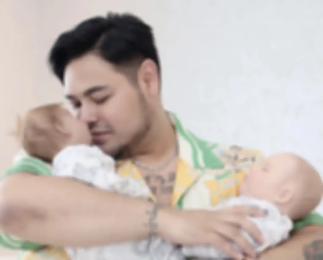 Ivan Gunawan sudah tak punya spirit doll lagi. Boneka arwah yang dianggap anaknya itu telah dihibahkan. Ternyata ini alasan Igun.