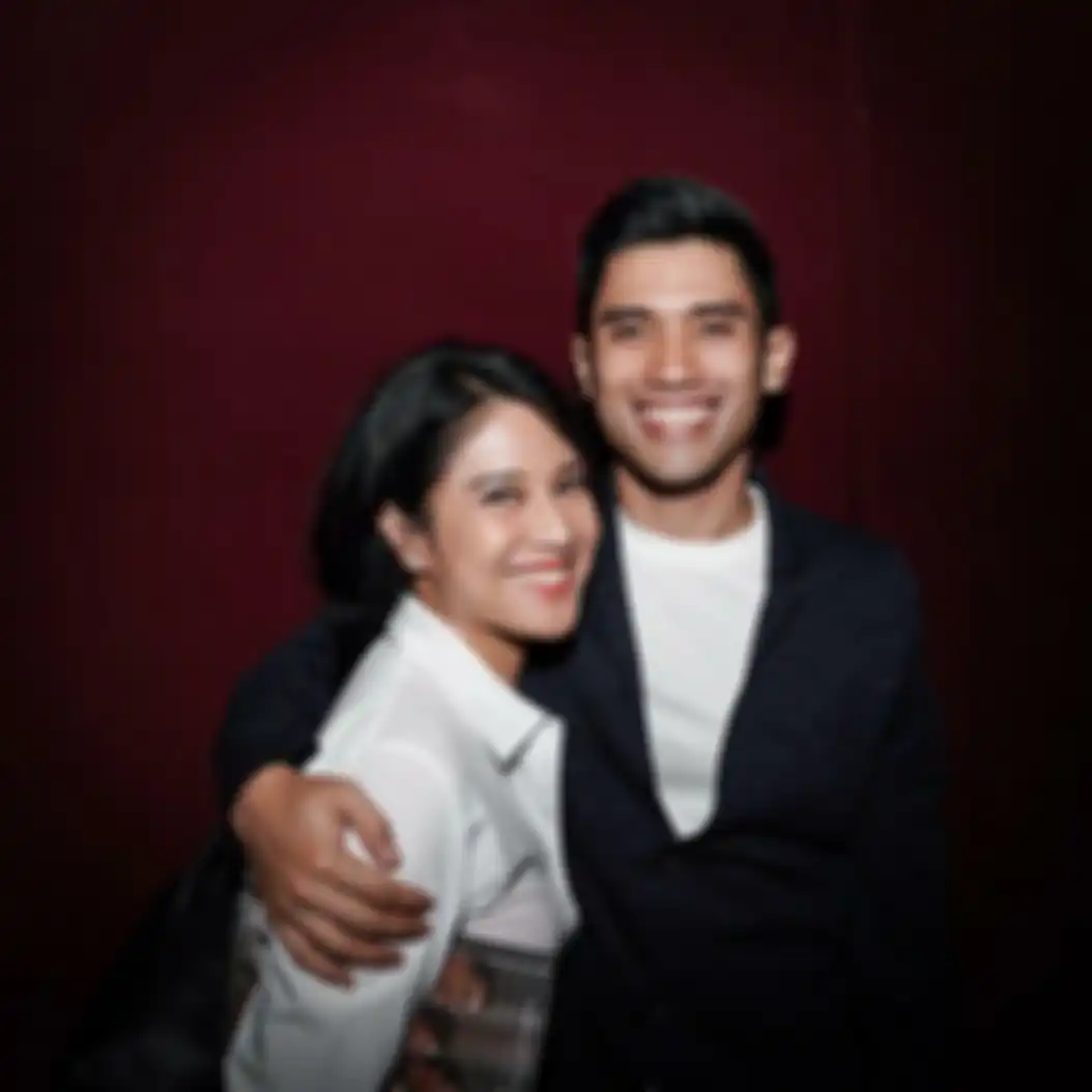 Dian Sastro dan suami
