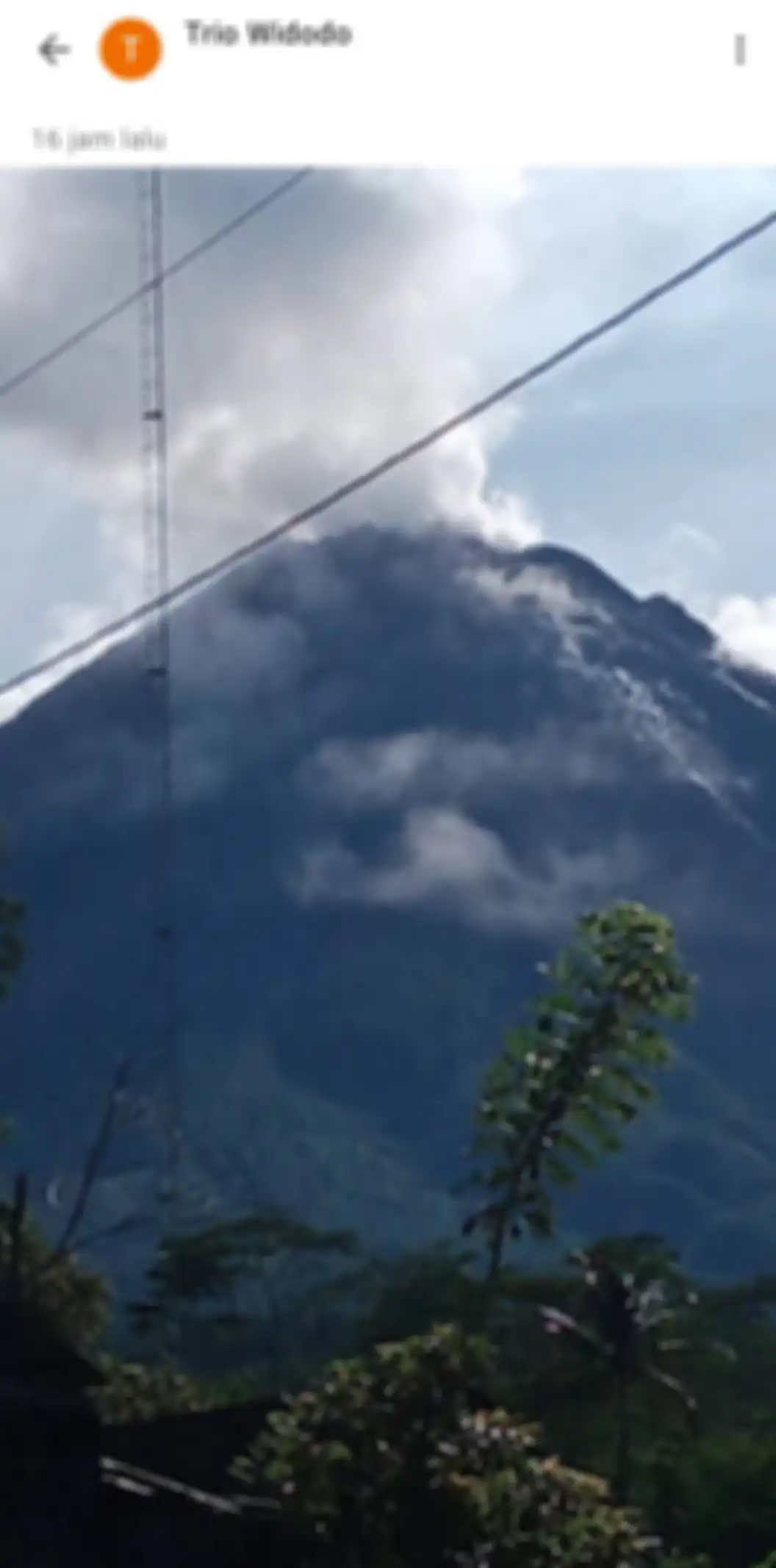 Foto Gunung Semeru sebelum meletus yang diunggah netizen di ulasan Google Maps.