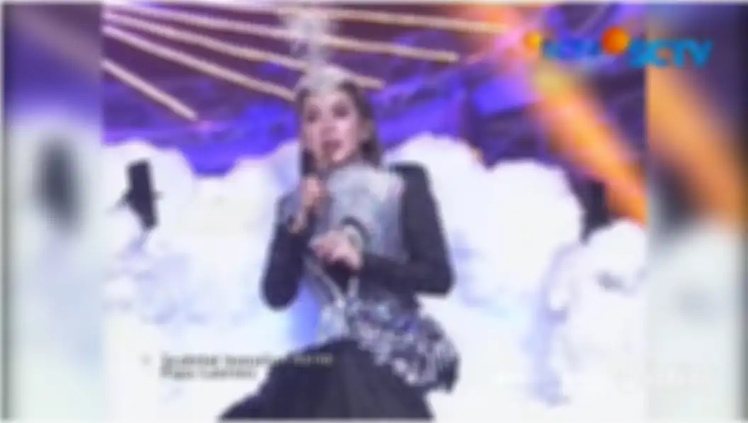 Syahrini memelototkan mata dan ungkap  luka lamanya di acara HUT SCTV