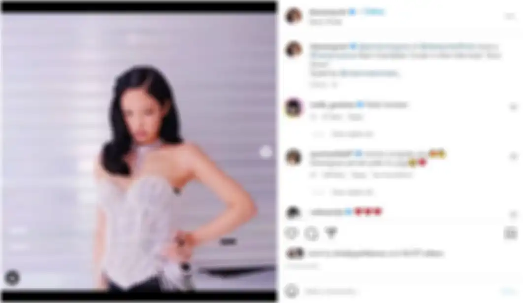 Postingan desainer Diana M Putri tentang baju karyanya yang dikenakan Jennie.