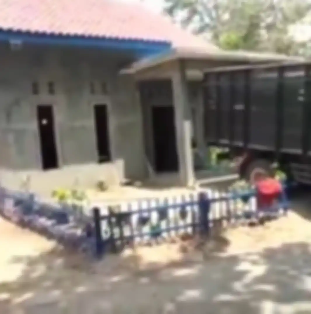 Penampakan luar rumah yang dibangun adik Nanang untuk istrinya.