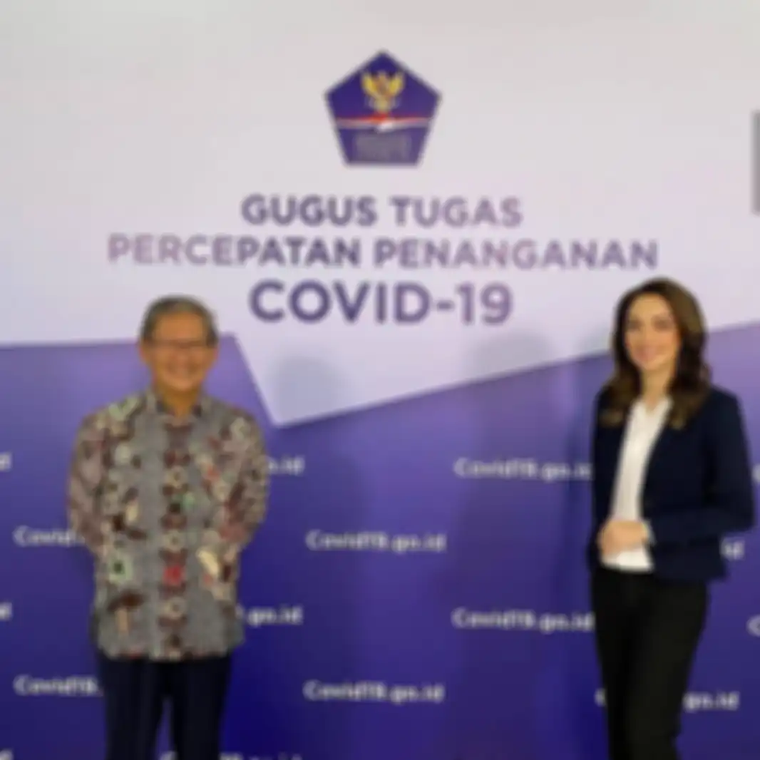 Achmad Yurianto bersama dokter Reisa