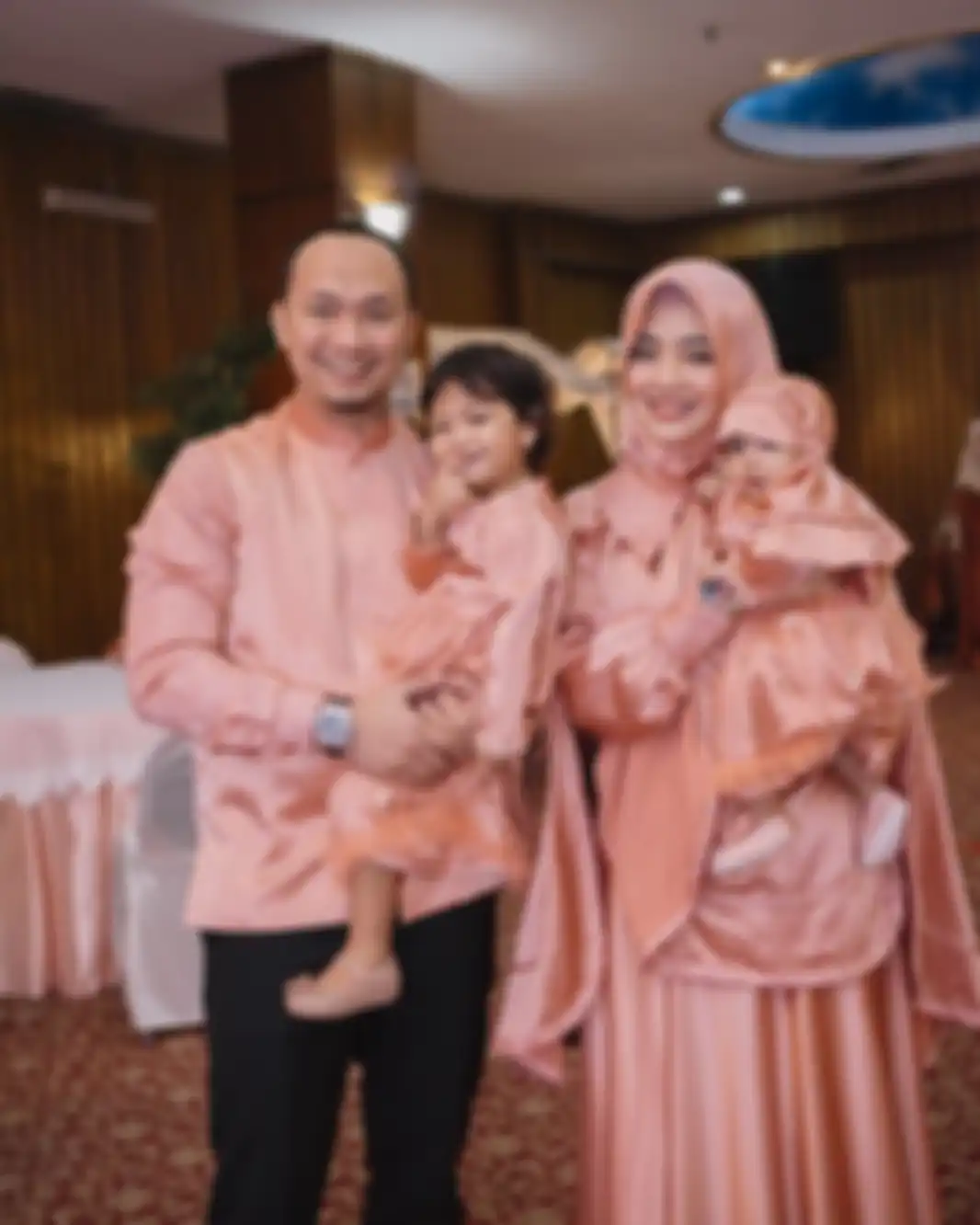 Nuri Maulida bersama suami dan anak-anak