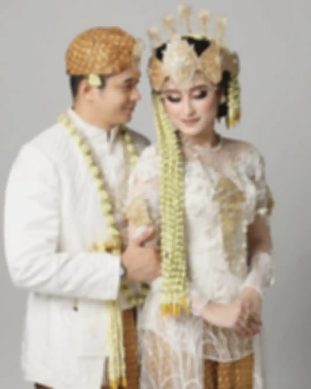 Potret Adly Fairuz dan sang kekasih