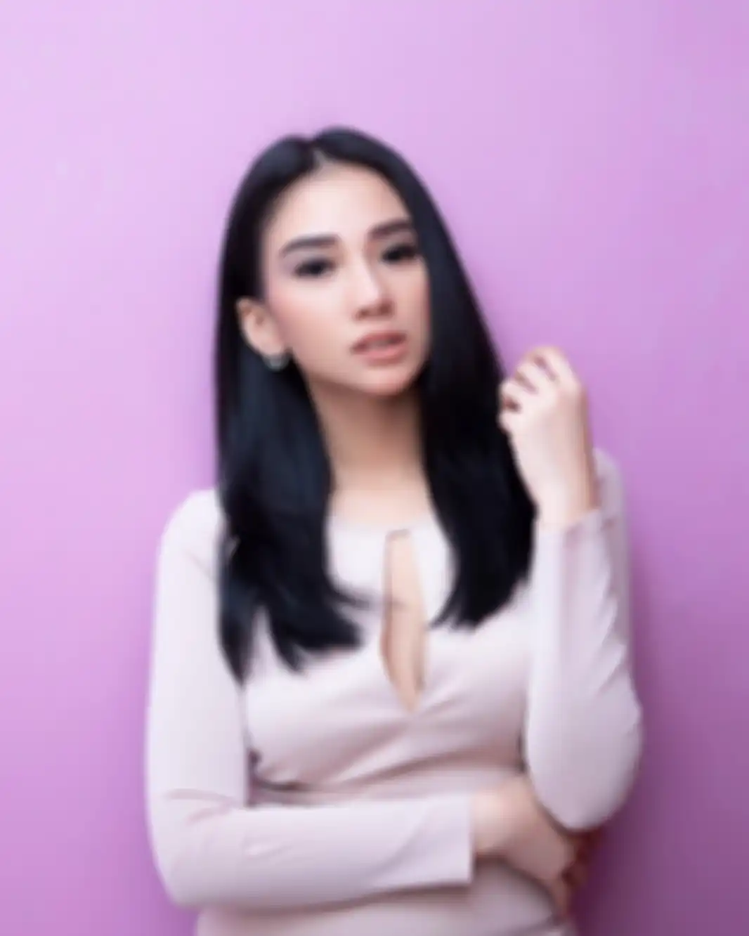 Bella Luna tiga kali menikah siri dengan pria yang sudah beristri.