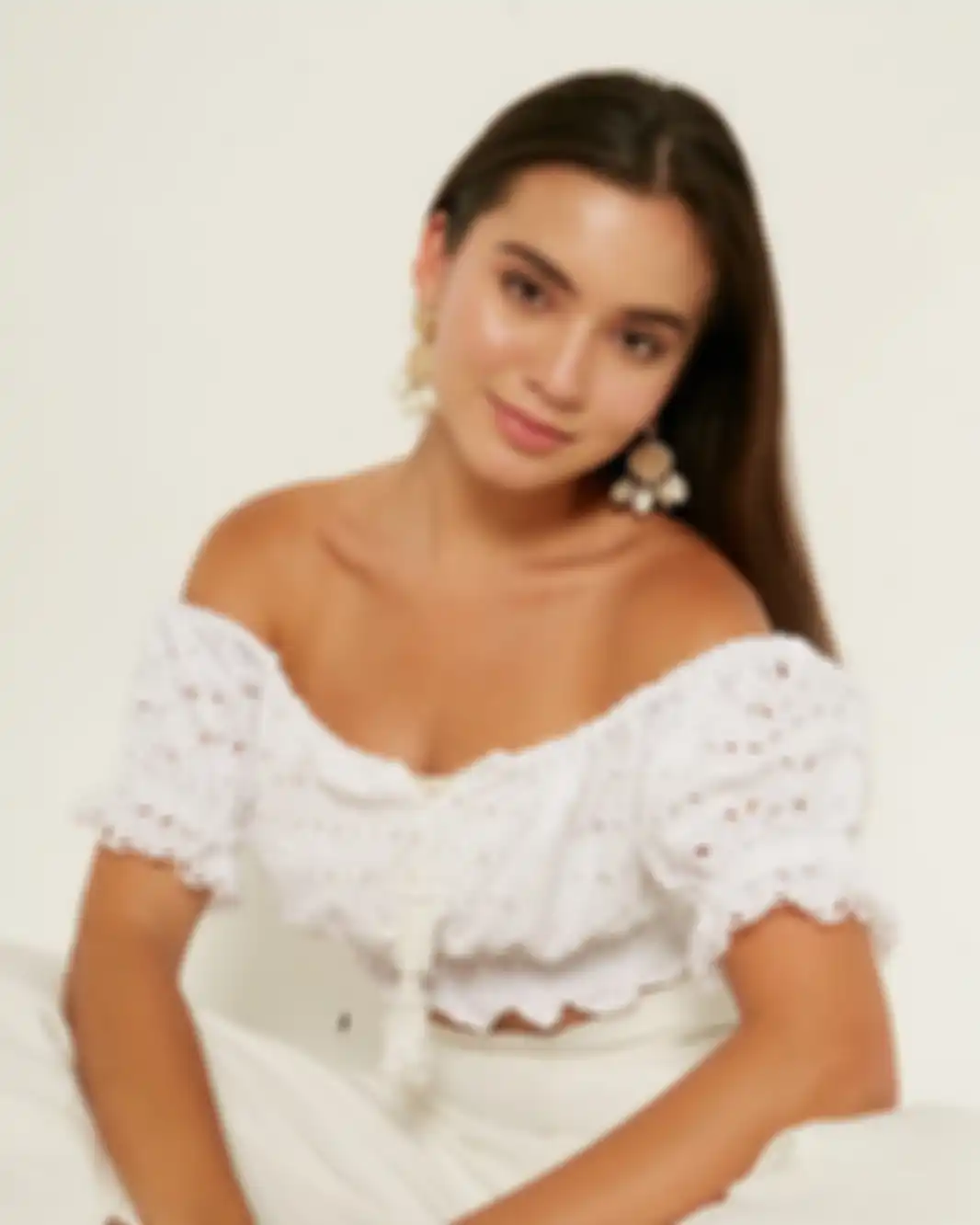  Karen Nijsen Cantik dengan Makeup Flawless Minimalis