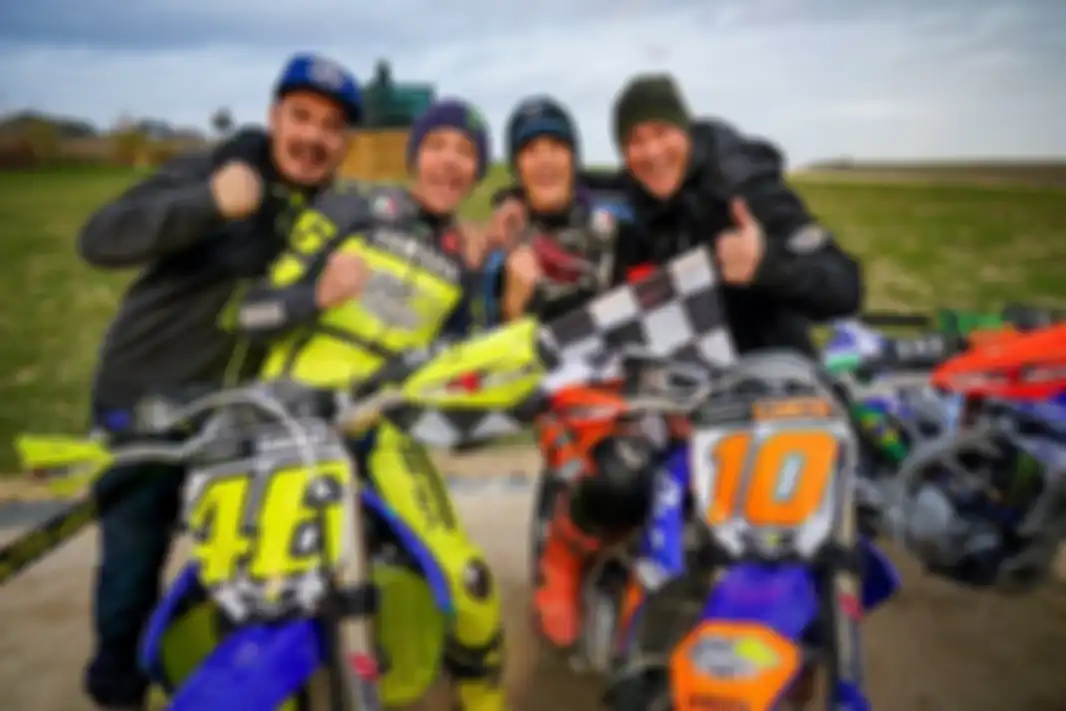 Valentino Rossi (kedua dari kiri) tampil di event 100 km dei Campioni 2019 di Tavulia dan tukeran motor M1 dengan mobil F1 Lewis Hamilton jadi alasan tidak bisa hadir di launching Yamaha NMAX baru di Indonesia, (2/12/2019)