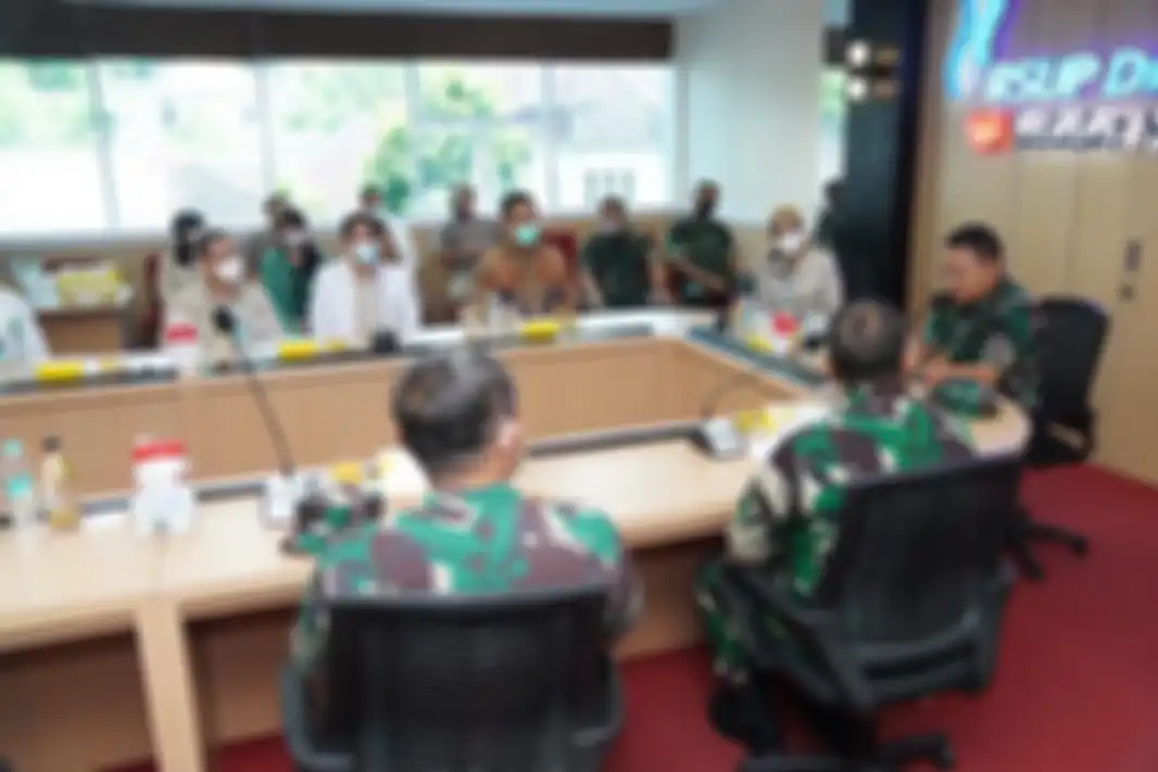Rina Wulandari istri Kopda Muslimin ditemui KSAD Jenderal Dudung dalam kondisi begini. Dia belum tahu suaminya ingin kabur bareng selingkuhan. 
