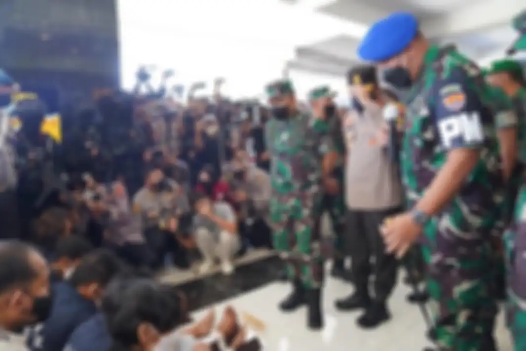 Rina Wulandari istri Kopda Muslimin ditemui KSAD Jenderal Dudung dalam kondisi begini. Dia belum tahu suaminya ingin kabur bareng selingkuhan. 