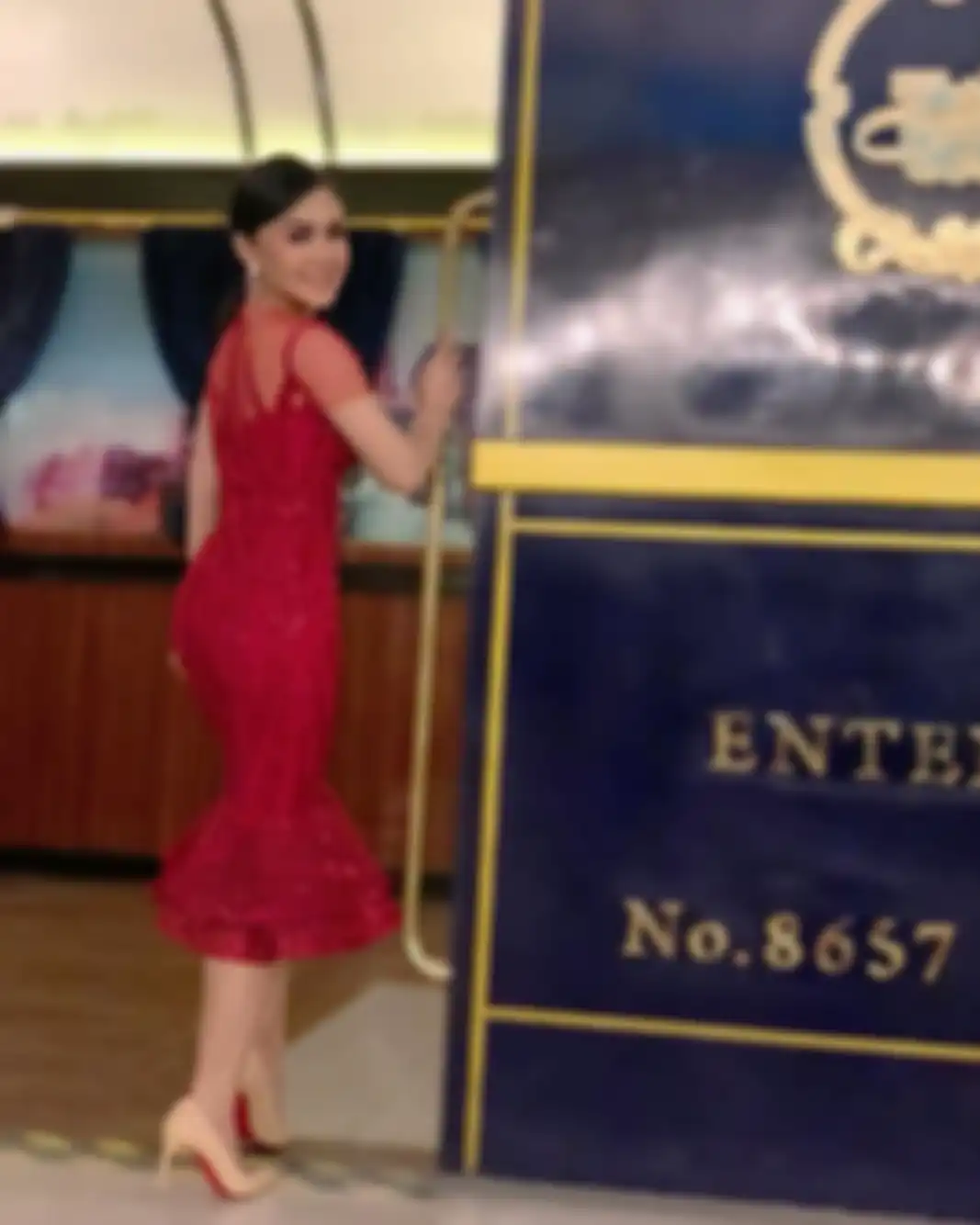 Gaya elegan Yuni Shara