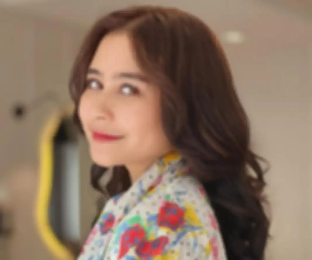 Prilly Latuconsina 