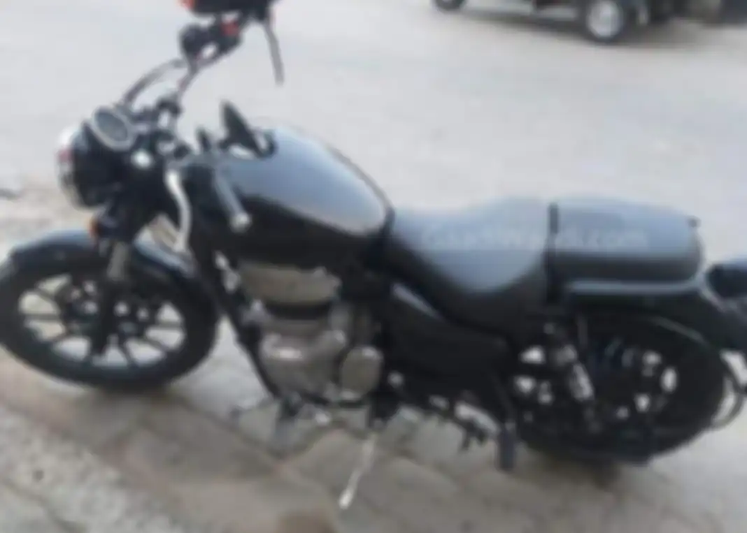 Royal Enfield Meteor 350 beredar di jalan raya