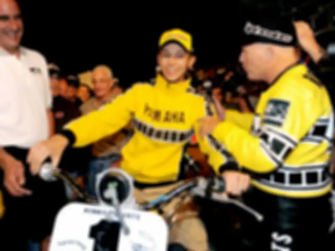 Valentino Rossi dan Kenny Roberts Sr ketika di salah satu acara flat track di Amerika