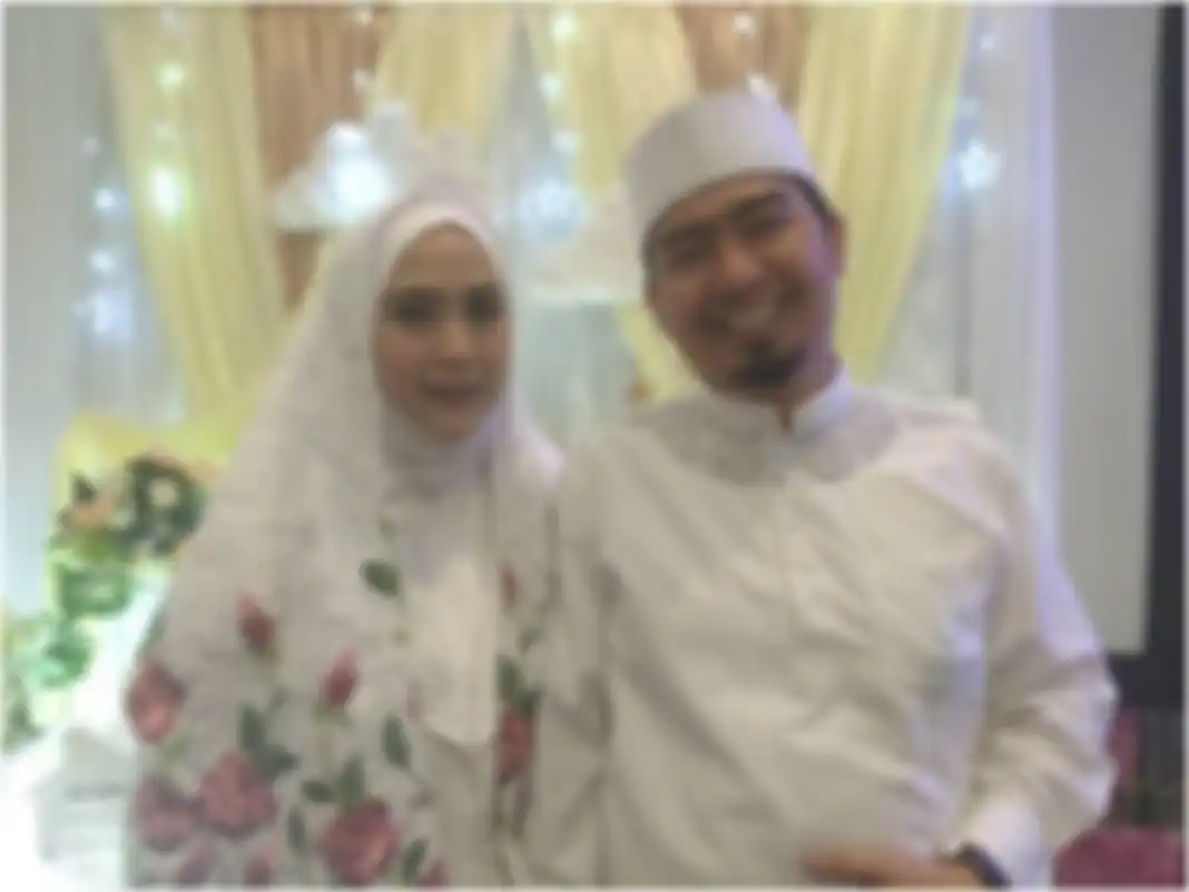 April Jasmine dan Ustaz Solmed