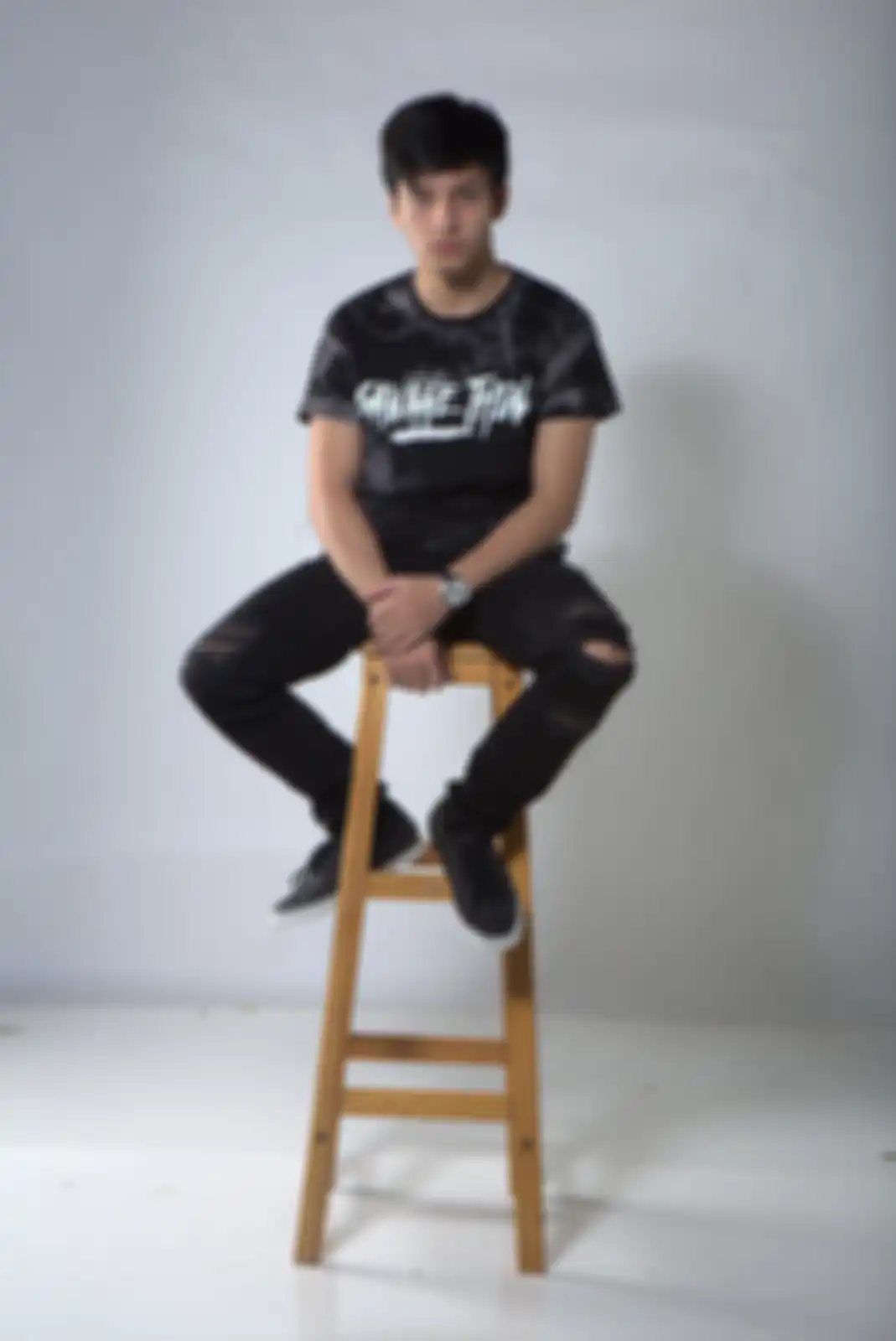 Jefri Nichol saat bergaya di dalam sebuah sesia pemotretan eksklusif di studi majalah remaja pria legendaris HAI.