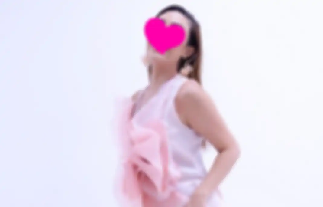 Sudah Lamaran Hingga Sebar Undangan Nikahnya Bersama Gubernur Jambi, Pernikahan Artis Cantik Ini Justru Dibatalkan Sepihak Hanya Lewat SMS