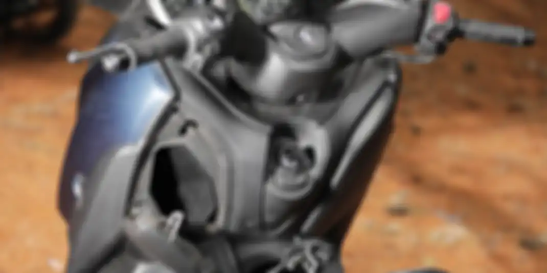 Konsul boks Yamaha XMAX 250 2018