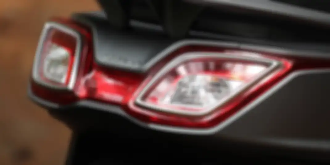 Lampu Belakang Kymco Downtown 250i 2018
