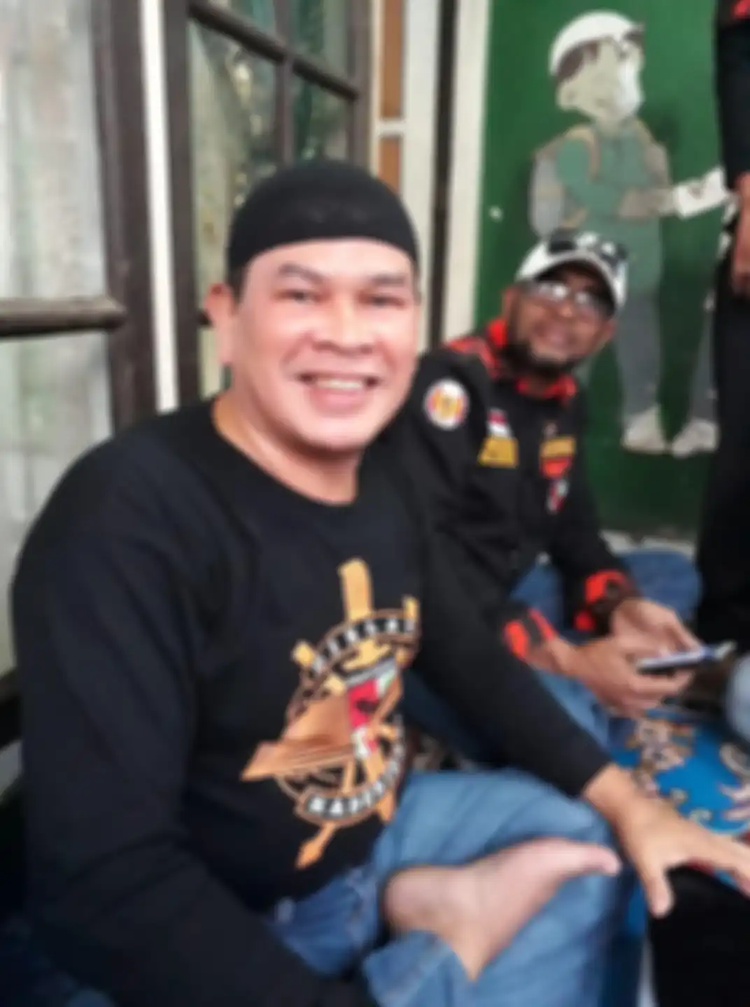Rudi Samin pemilik tanah yang bikin polisi turun tangan dalam kasus beras bansos dikubur punya masalah belum selesai dengan JNE Depok. 