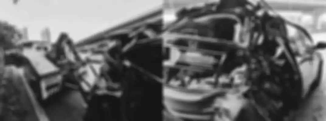Kolase penampakan mobil Dinda Kanya Dewi yang ringsek akibat ditabrak