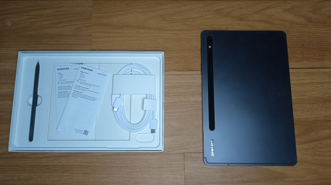 Isi kotak pembelian Samsung Galaxy Tab S8.