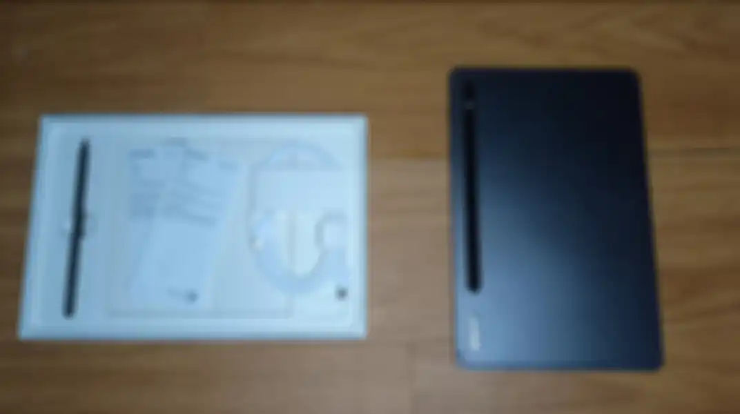 Isi kotak pembelian Samsung Galaxy Tab S8.