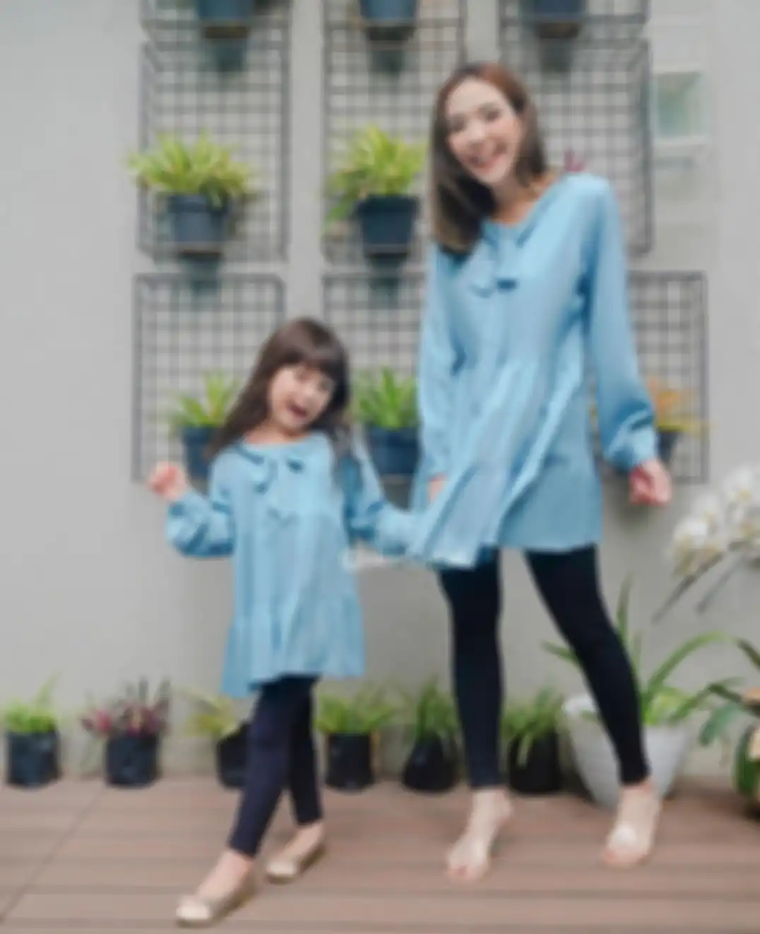 Endorse Baju Ibu Anak Bareng Gempi, Bentuk Tubuh Kurus dan Wajah Pucat Gisella Anastasia Malah Bikin Salfok Netizen  