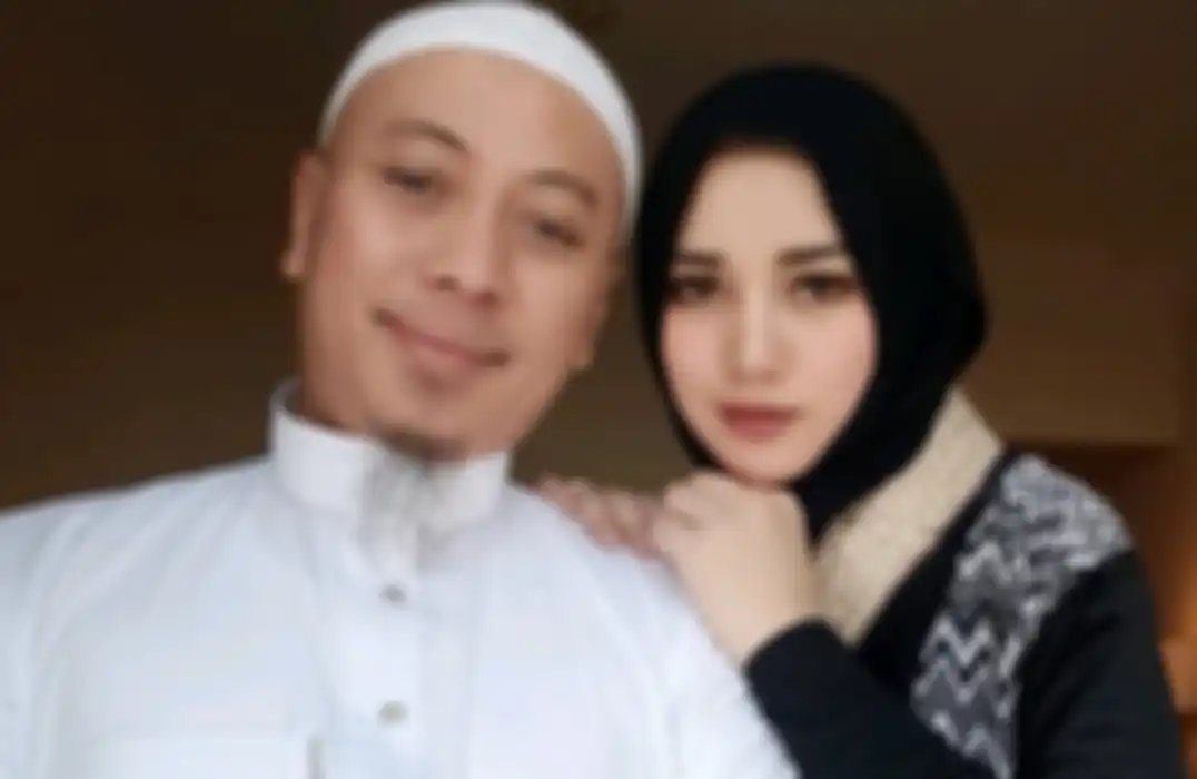 Mantap Tinggal Kan Istri Sah Hingga Jadi Tukang Pel, Penyanyi Religi Ini Akhirnya Hidup di Rumah Mewah Bergelimang Harta Bersama Istri Ketiga!