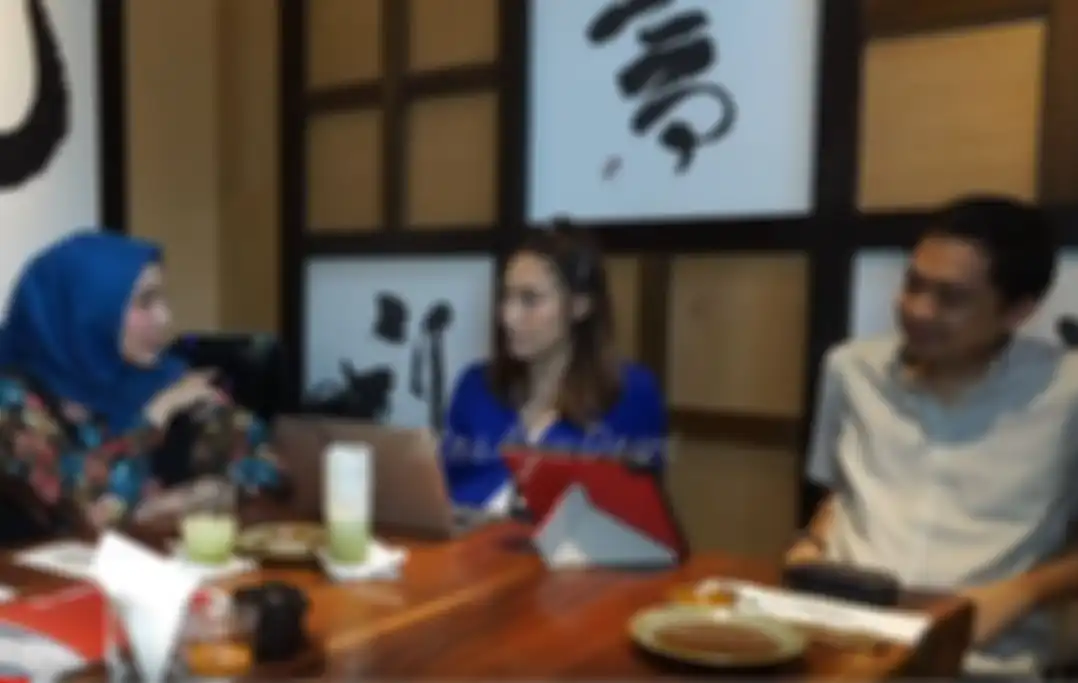 Ayu Dewi dan suami konsultasi ke psikolog.