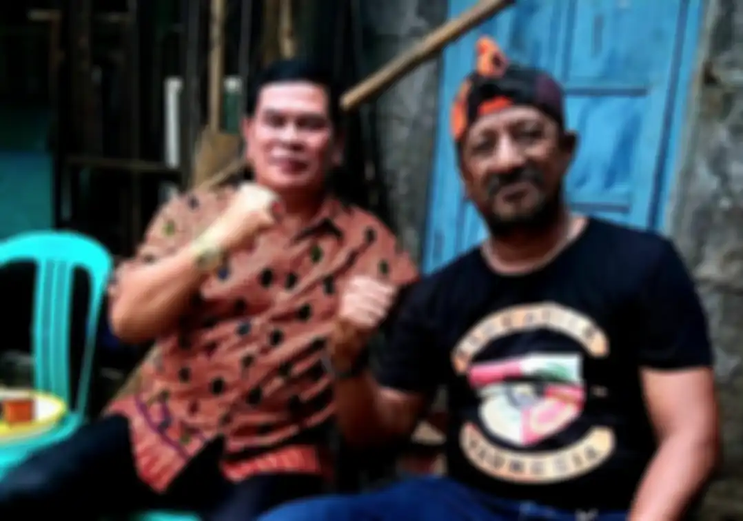 Rudi Samin pemilik tanah yang viralkan kasus beras bansos Jokowi yang dikubur ternyata punya konflik dengan JNE sejak lama. Foto sosoknya muncul.