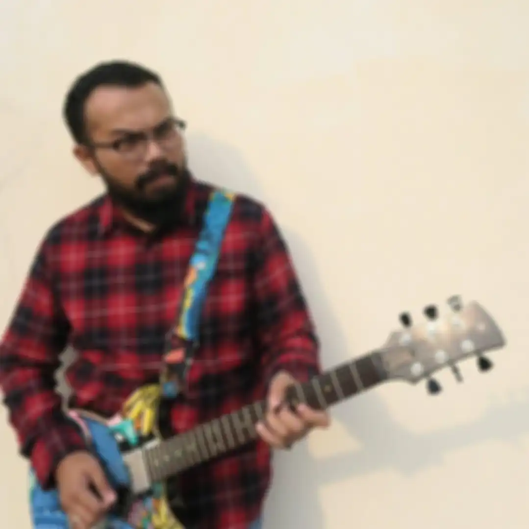 Mantan Danseskoal Laksamana Muda (Purn) Herry Setianegara sengaja membiarkan anaknya cari duit bareng Ahmad Dhani. Begini alasannya.