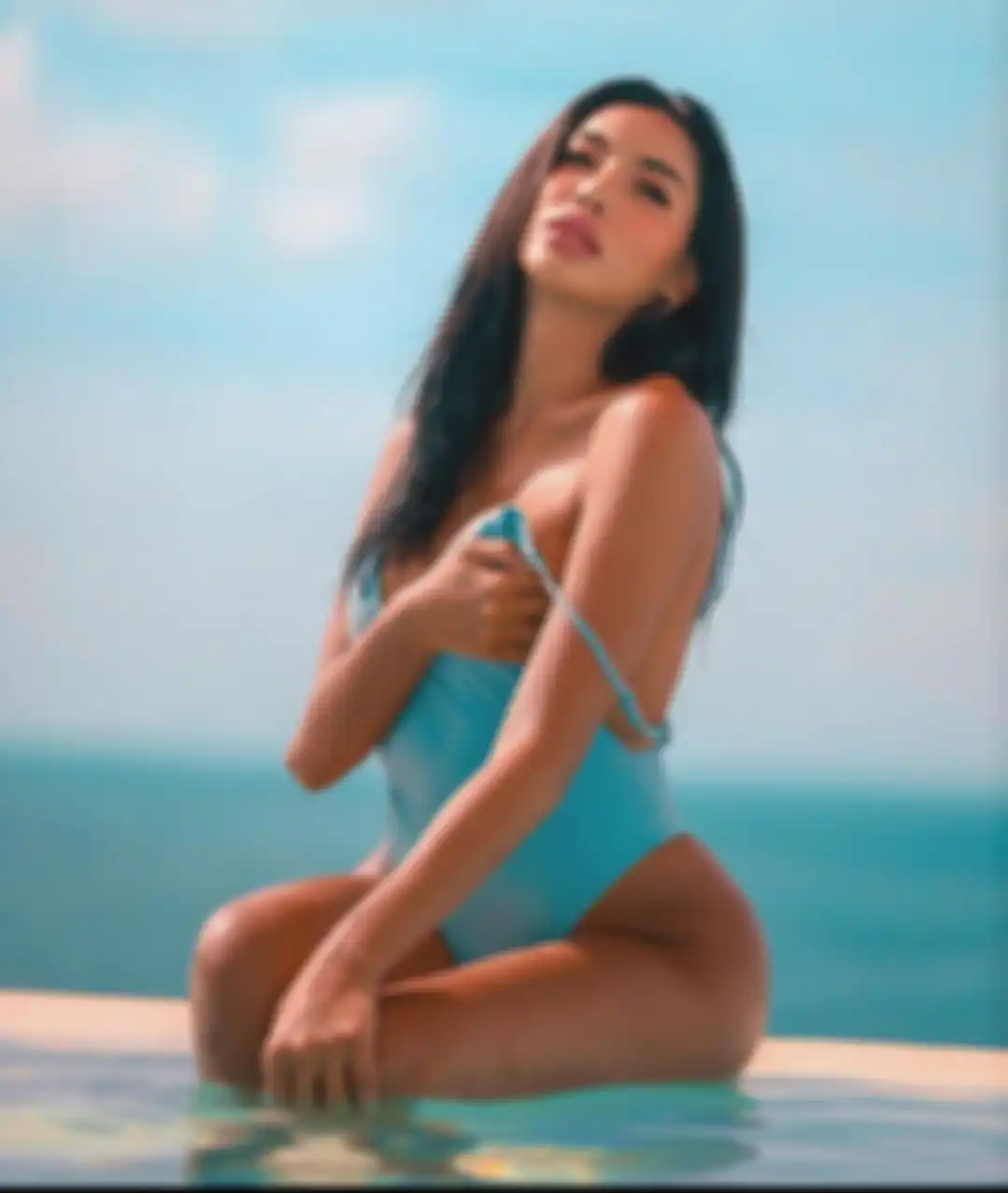 Postingan terakhir Millen Cyrus pakai bikini tali melorot sebelum ditangkap karena kasus dugaan narkoba