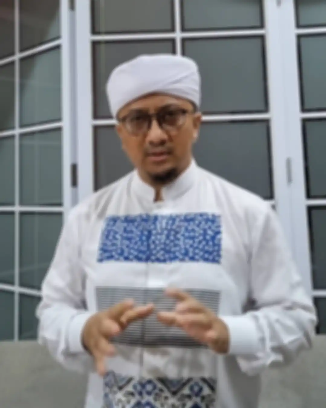 Melihat konten yang memakai foto dirinya untuk fitnah tersebut, Ustaz Yusuf Mansur memberikan tanggapan yang santai.