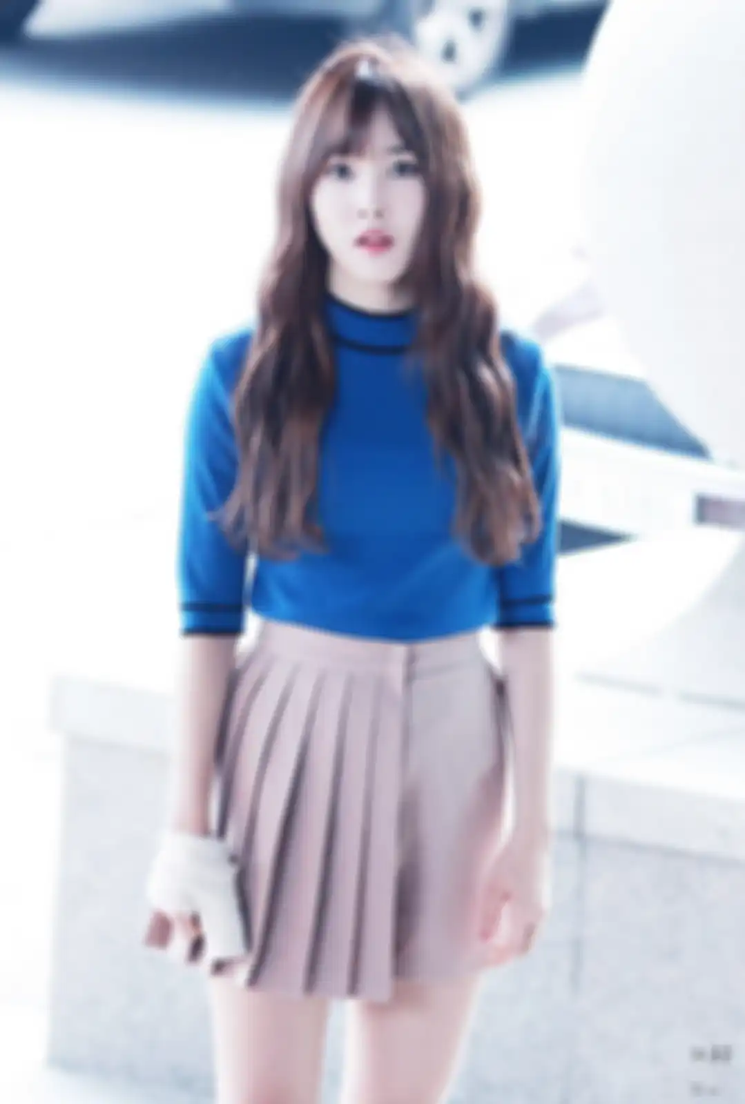 Yuju Gfriend sweater dan half pleated skirt