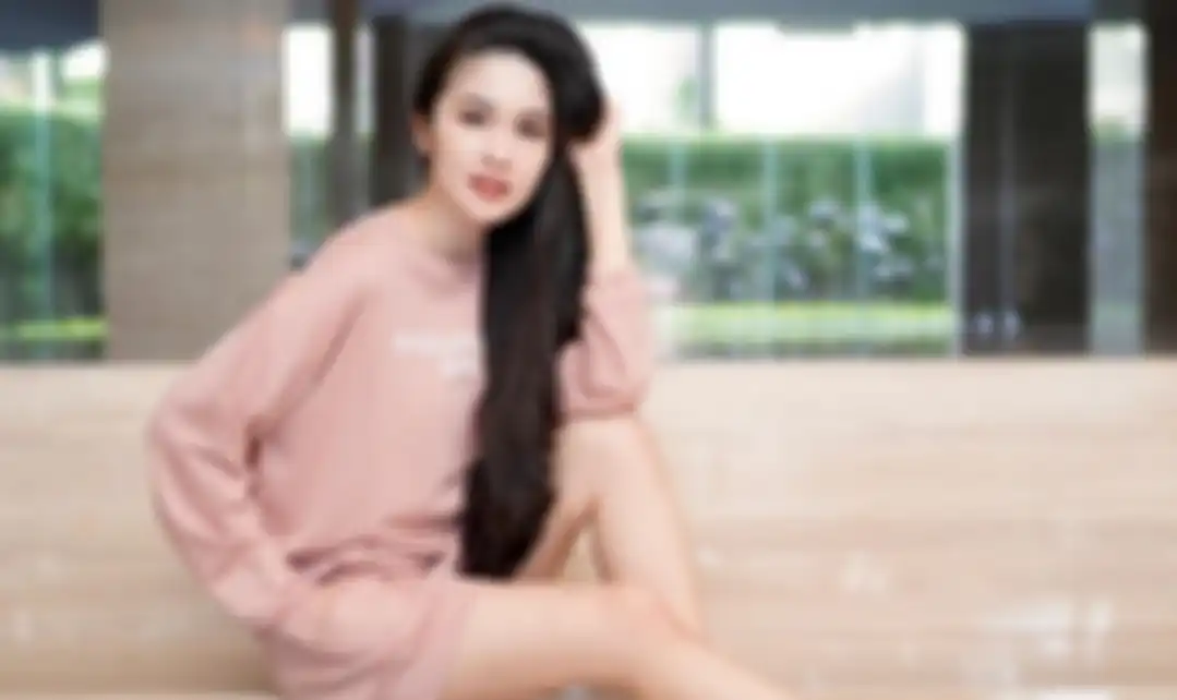 Sandra Dewi merupakan salah satu publik figur yang memiliki akun Helo
