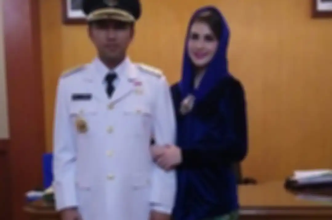 Arumi Bachsin dan  Emil Dardak 