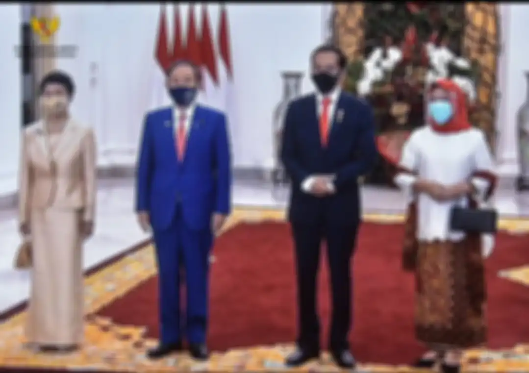 Tampilan Iriana Jokowi berhijab saat dampingi Presiden Jokowi bertemu Perdana Menteri Jepang