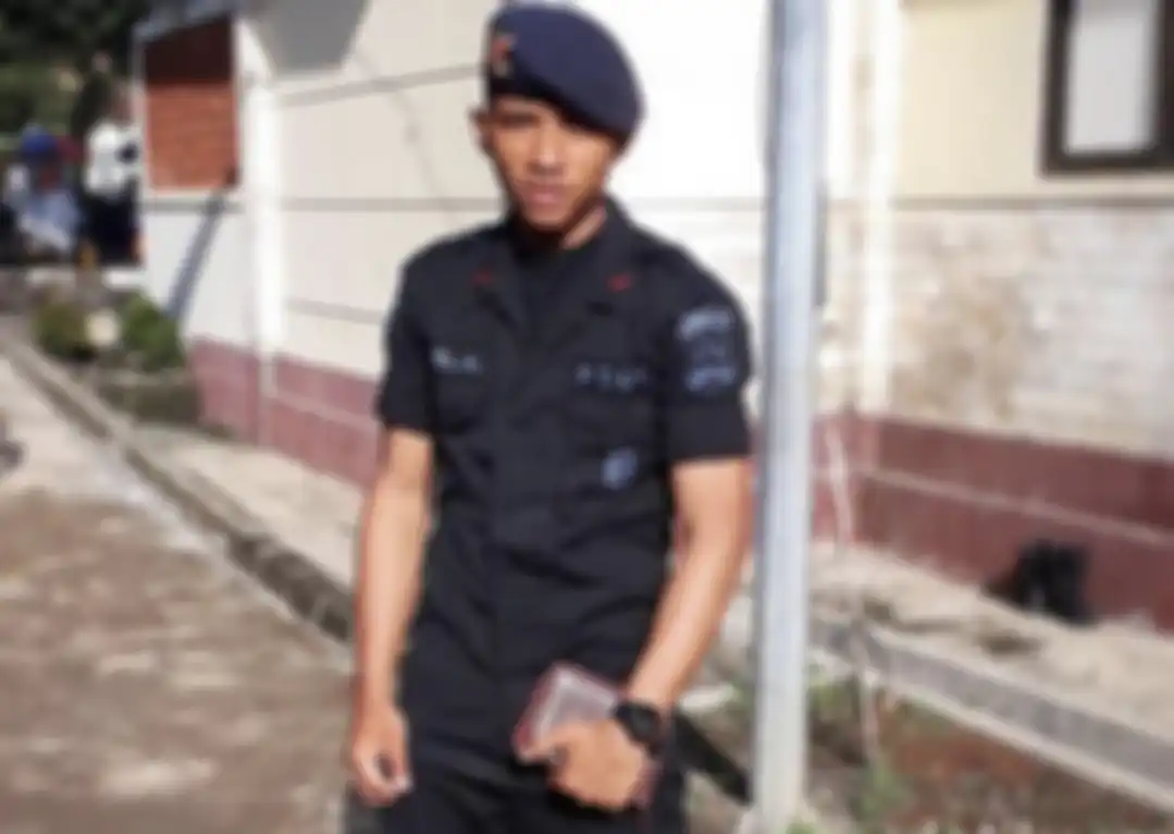 Bharada E sampai harus dipaksa orangtua ikut tes polisi. Richard Eliezer belum genap setahun kerja di rumah Irjen Ferdy Sambo.
