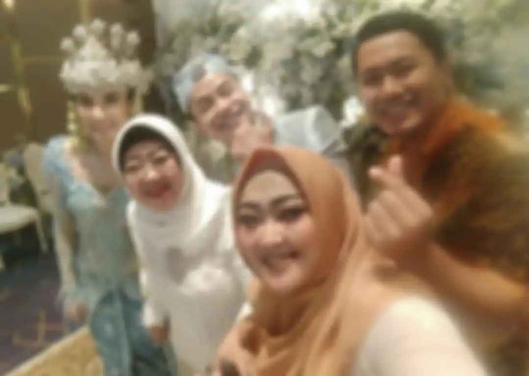 Momen Pernikahan Adly Fairuz dan Angbeen Rishi